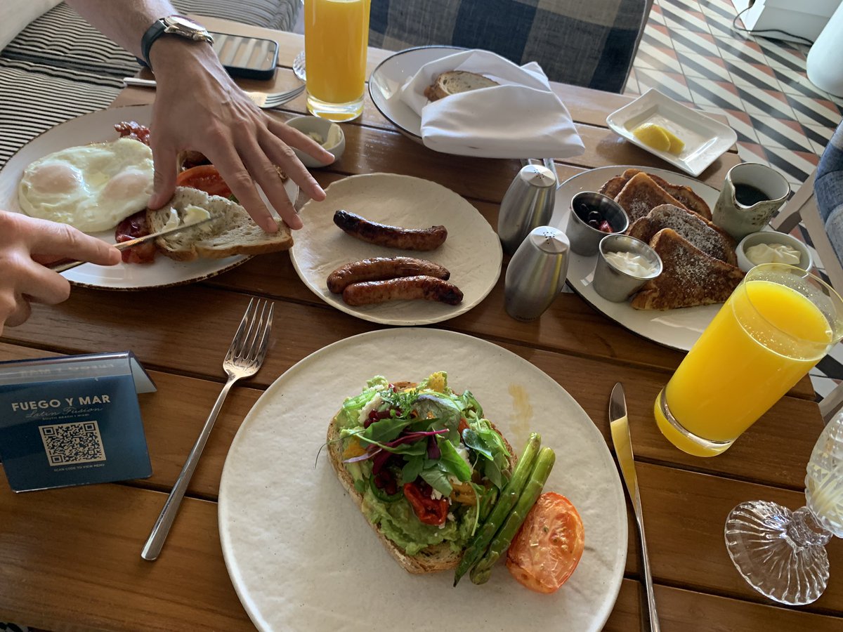 karinesupreme's tweet photo. ✨Good morning✨ from the Ritz on South Beach. You owe us $120+ 20% for all this much needed post-party sustenance. You pay, we play. STEP ON IT. ☀️🍹😎🌴

Findom femdom fincuck https://t.co/AecEJVLTlJ