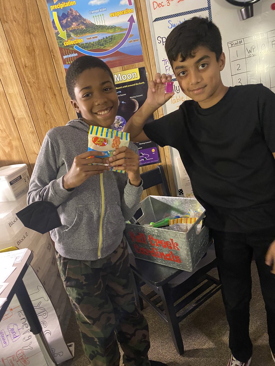 Rodee_FCE's tweet photo. On Fridays students are rewarded with the treasure box. Students use cardinal cash at a chance to be one of 5 lucky students. #sharejoy #MakeDecemberMagic #cardinalpride #fce2021 @HumbleISD_FCE Great job cardinal! https://t.co/YgPeY3AHCv