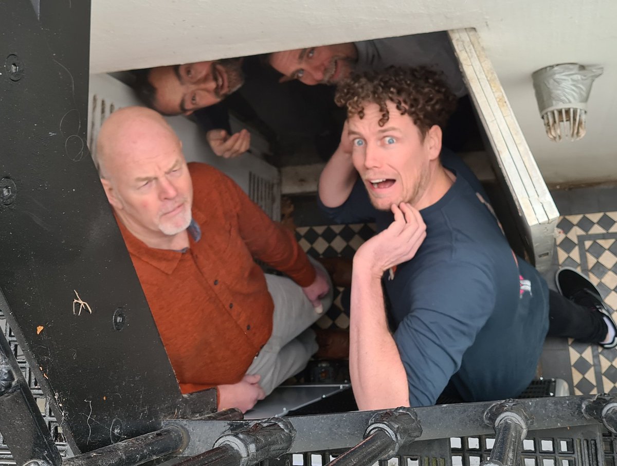 MLiebreich's tweet image. My famous 2013-era low-carbon heating system never really worked properly, and in July a flash flood knocked out the fuel cell. Nathan @betateach brought @_heatgeek and @swebster56 over to see if they could sort it out. The verdict? 😱🤡🤣🤯 - time to rip it out and start again!