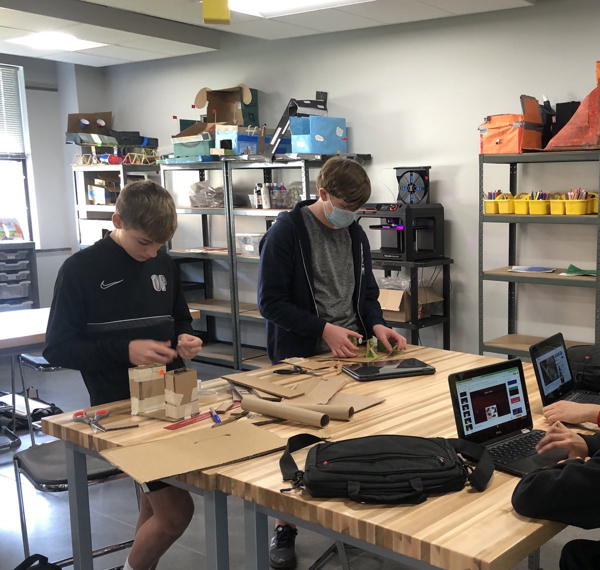 ERMS_Technology's tweet image. Friday workday! Some students are researching Genius Hour projects. While other students are constructing simple machines.
