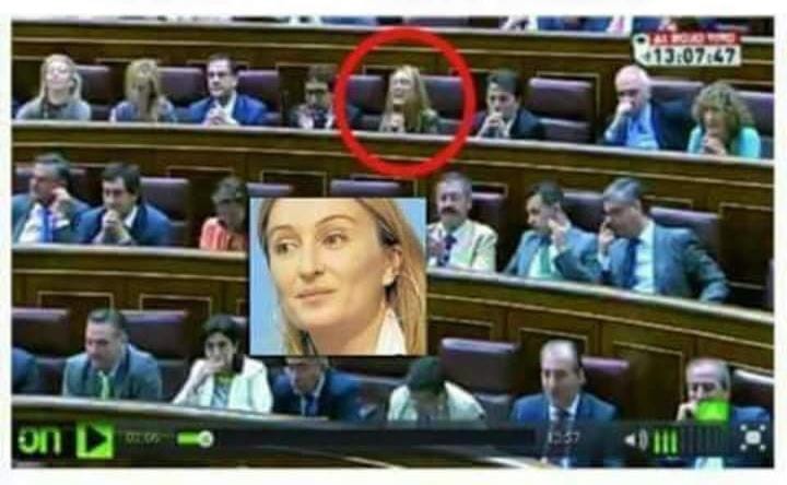 somospueblo_es's tweet photo. La #diputada del PP #AndreaFabra gritaba "¡Que se jodan!" cuando se debatia el recorte prestaciones al desempleo. Hoy su padre y madre cumplen condena de 4 y 2 años de cárcel por delito contra la Hacienda Pública. https://t.co/ycHJ4LVcyr