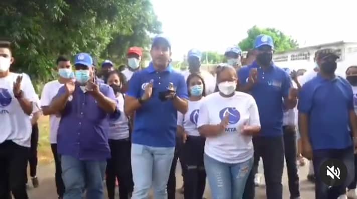 minaguasoficial's tweet photo. #EnFalcón 📌 | Pueblo Trabajador del Agua de @HIDROFALCON, junto al Poder Popular organizado, las #MTA y #BRIPPAS, eliminó toma ilícita en la línea de 48" del sistema #ElIsiro, lo que permite recuperar caudal hídrico en el sector #LaColina, parroq. #LasCalderas. https://t.co/KajbCzZ1Vq