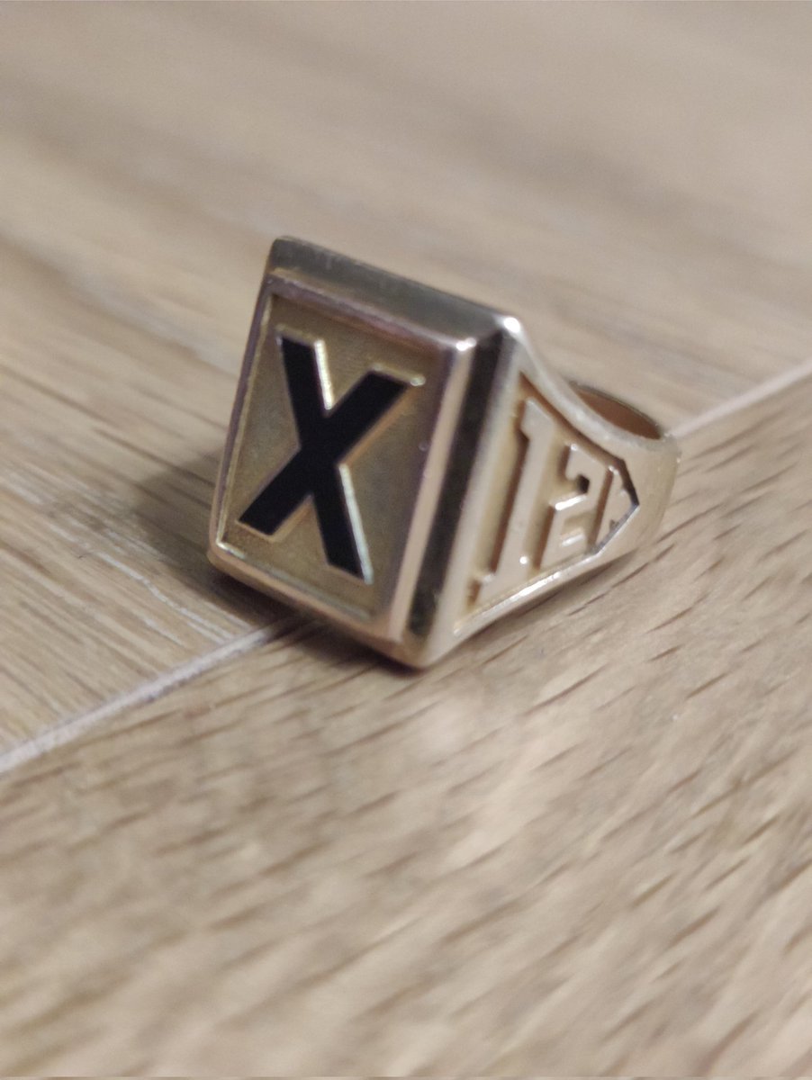 RuralDavie's tweet photo. Congrats to all recipients of their #xring in Antigonish this afternoon  @StFXAlumni @stfxuniversity - have taken mine to the other side of the world and back; cheers from 🏴󠁧󠁢󠁳󠁣󠁴󠁿 to those receiving and let it be a reminder of all the accomplishments so far - and #HailandHealth 🎇🎉! https://t.co/s1BiDdf36V
