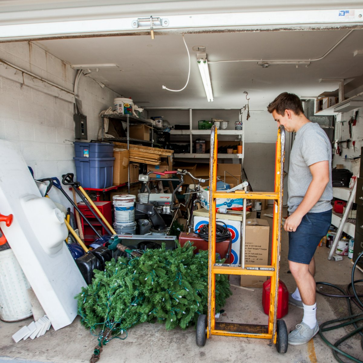 SecuritySelfSt1's tweet image. Give the gift of organized peace of mind this holiday season. With our handy storage solutions, you can go from a cluttered home, to an organized house and store those items that have been collecting dust, here with us.  #SecuritySelfStorage