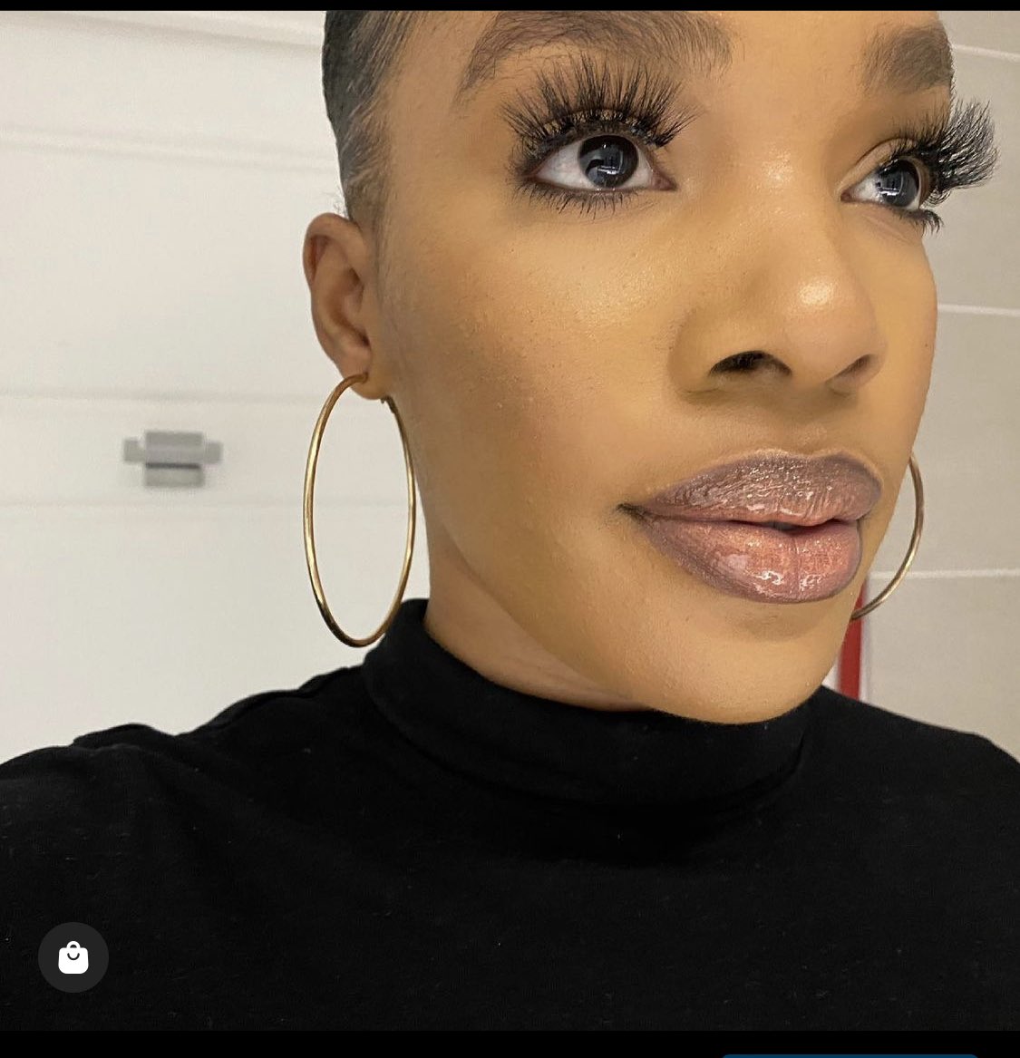 naphsmakeup's tweet photo. Hi @iamcardib small business here, let me send you some lashes and lipgloss sis, make my year☺️✨ https://t.co/1FNWv4ivLO
