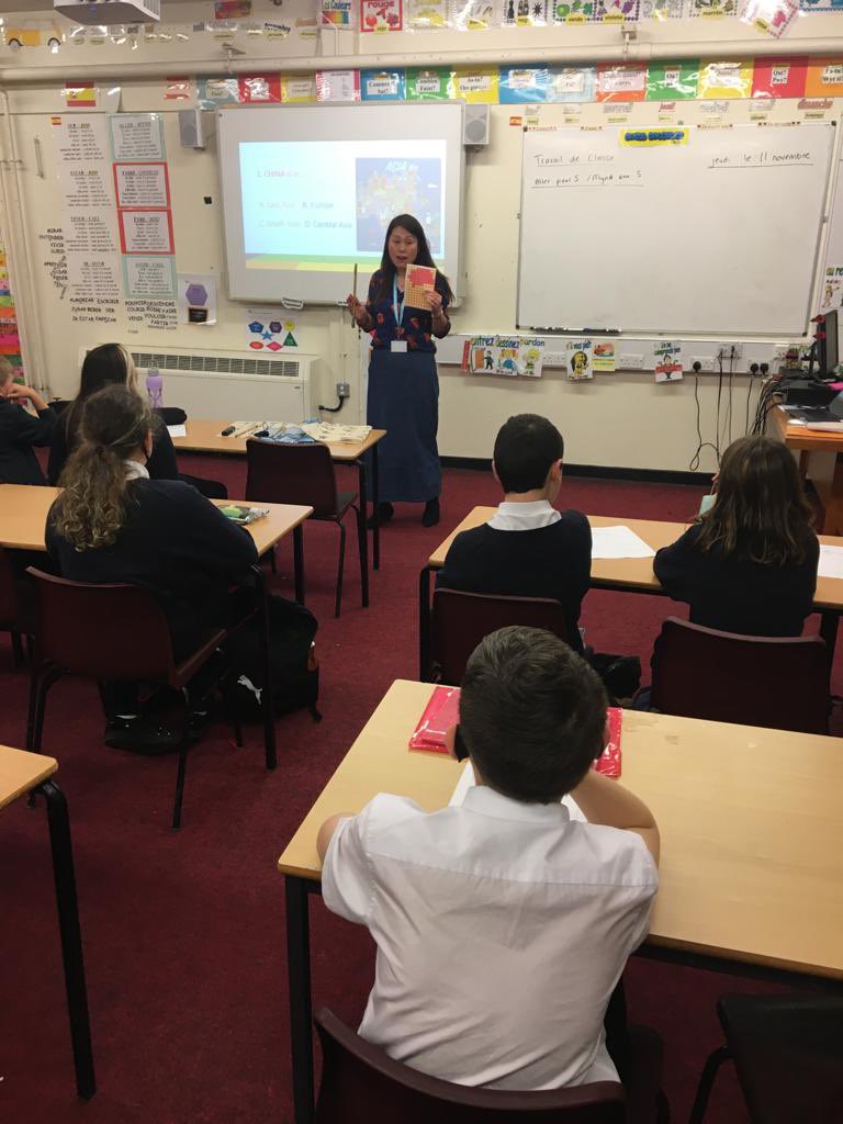 Dyma fl7 yn mwynhau gwers Fandarin yr wythnos hon - un o gyfres o wersi sy’n ffocysu ar orgraff yr iaith, ynghyd â chwedloniaeth a threftadaeth Tseina - a’r cyfoeth o arwyr a gaiff eu portreadu yn ei llenyddiaeth. #Uned1ArwyrFyIeithoedd #profiadcyfoethog #dysgudwfn