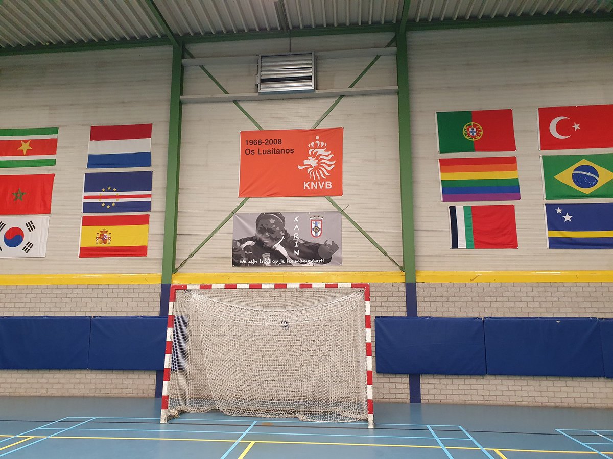 DFTda1's tweet photo. AFGELAST De wedstrijd van vanavond in Amsterdam tegen @oslusitanos1 gaat niet door. 

Helaas is de hal niet schoon. Er ligt teveel hars op de vloer waardoor het te gevaarlijk is om te spelen.  Dus we gaan terug naar Friesland.  Tis niet anders.  HARSstikke jammer.   
#DejaVu https://t.co/9U2613dYwr
