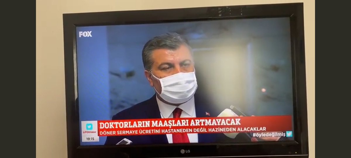 Böylece topluma "Korkmayın, #doktormaasınazam yok!" mu demiş oldular... Zaten zam olmamıştı da, aldıkları maaş emekliliklerine yansıyacaktı, ondan da geri adım atılmış olundu... Bir toplumun doktor düşmanlığına şahit olduk, en çok da sağlık çalışanlarının tepkisi anlaşılmaz!