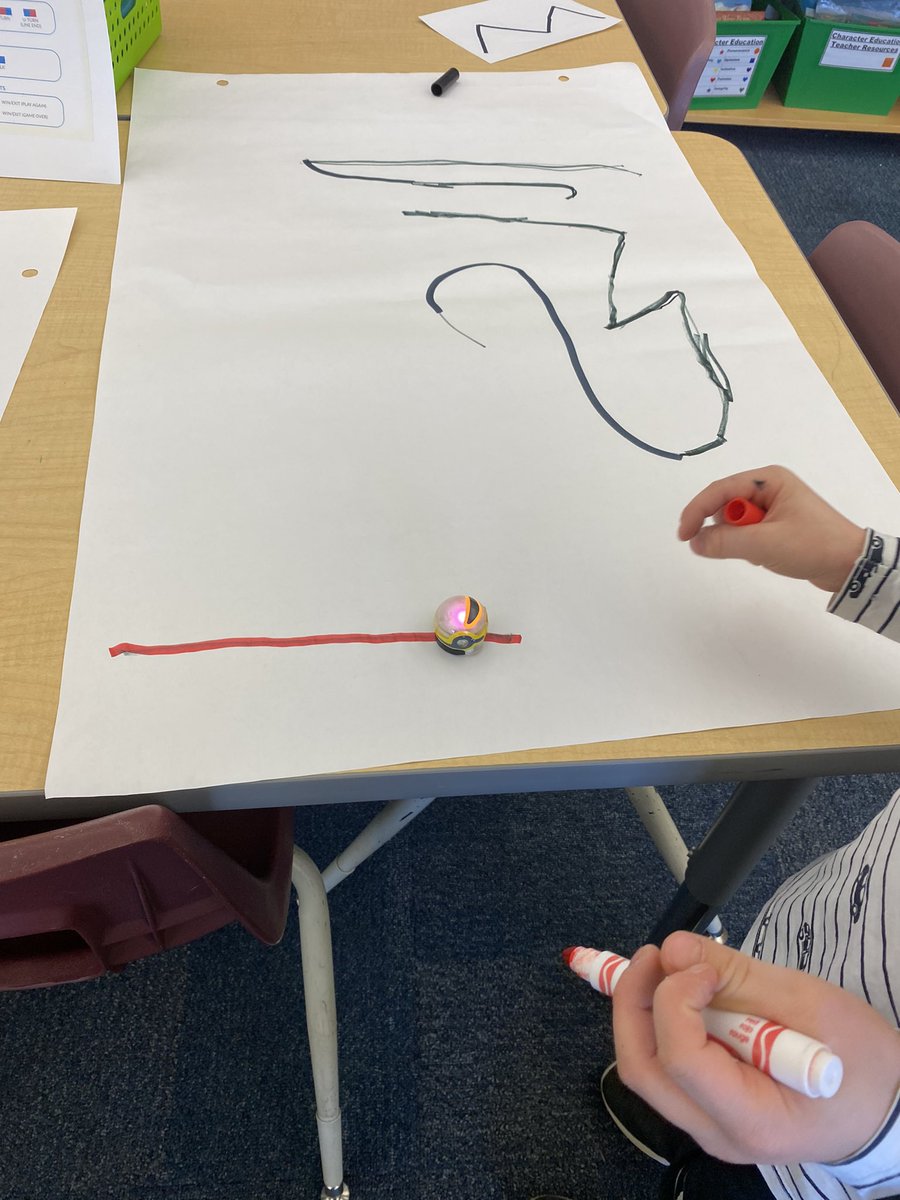 WilshireLibrary's tweet photo. Today we had the #SchoolLibraryJoy of introducing @BonuraDiana class to @Ozobot! Experimenting with line, colour &amp; codes, taking risks, seeing what works &amp; what doesn’t. This is all part of the learning that happens when we learn to #code! #MonthOfCode @hourofcode @WilshireES https://t.co/uwp6TYQe4s