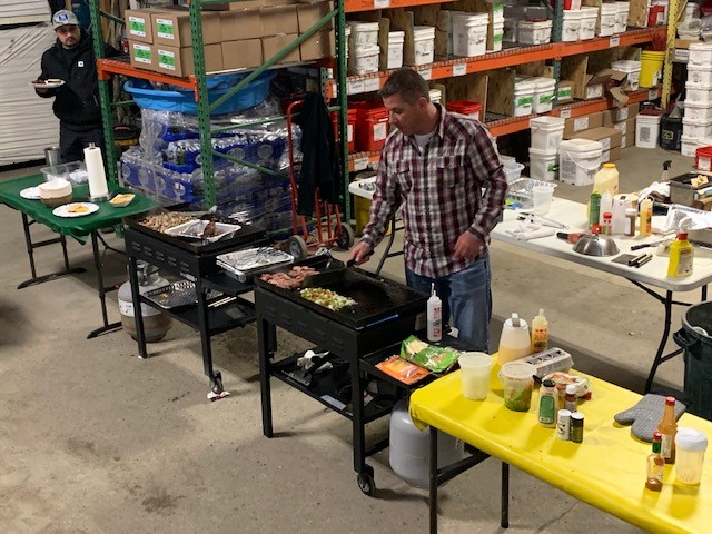 TectaDakotas's tweet photo. What's a benefit of building your career with Tecta? When your manager shows off his cooking skills to make breakfast before the crews go out #TeamTecta https://t.co/IA6NBK7whI