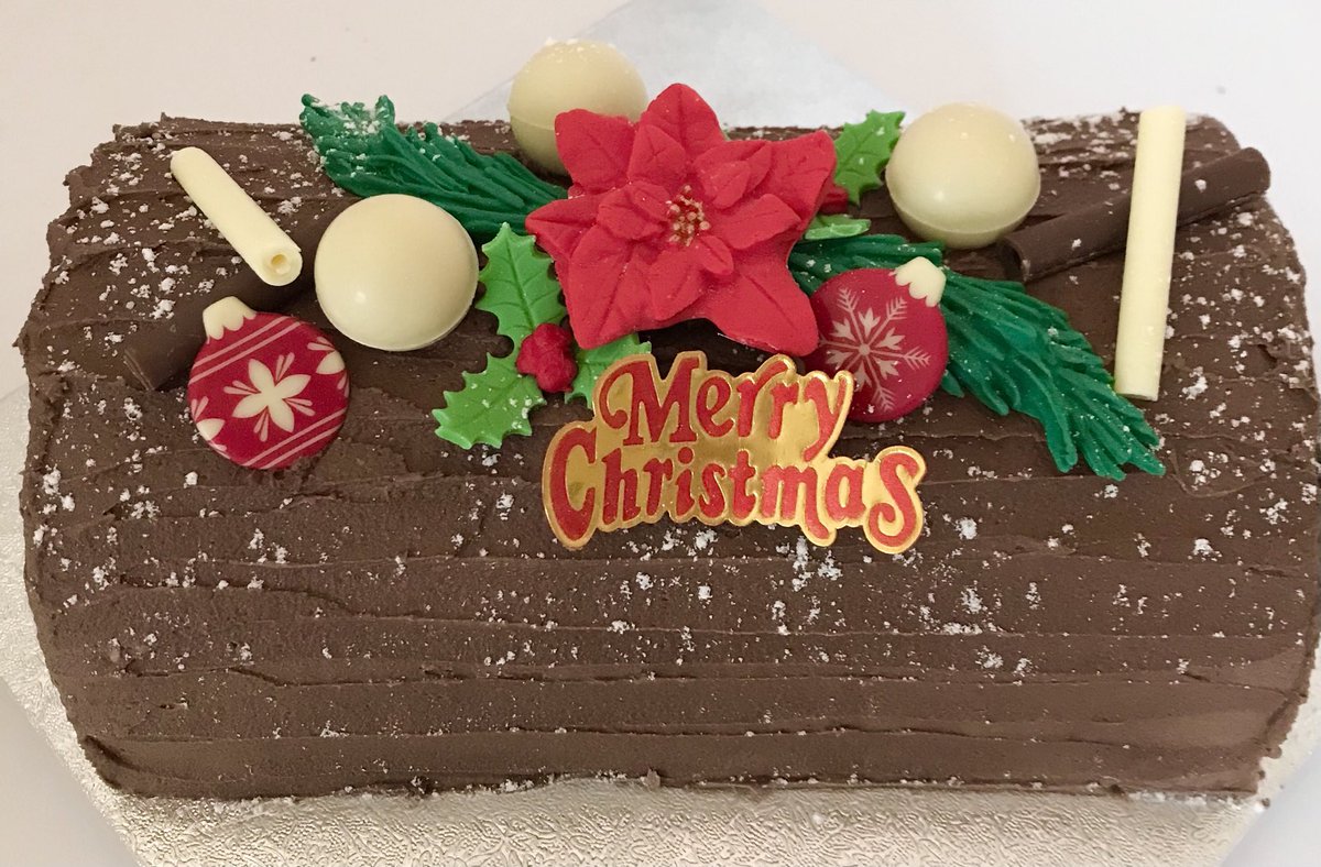 DanesBakery's tweet photo. 🎄🎅🏻Delicious chocolate Christmas treats for your family to enjoy or as a gift for friends !!🎄🎅🏻 Made to order #chocolatefudgecake #yulelogcake #chocolatebiscuitpudding #thedanesbakery https://t.co/M5y21Brtwy