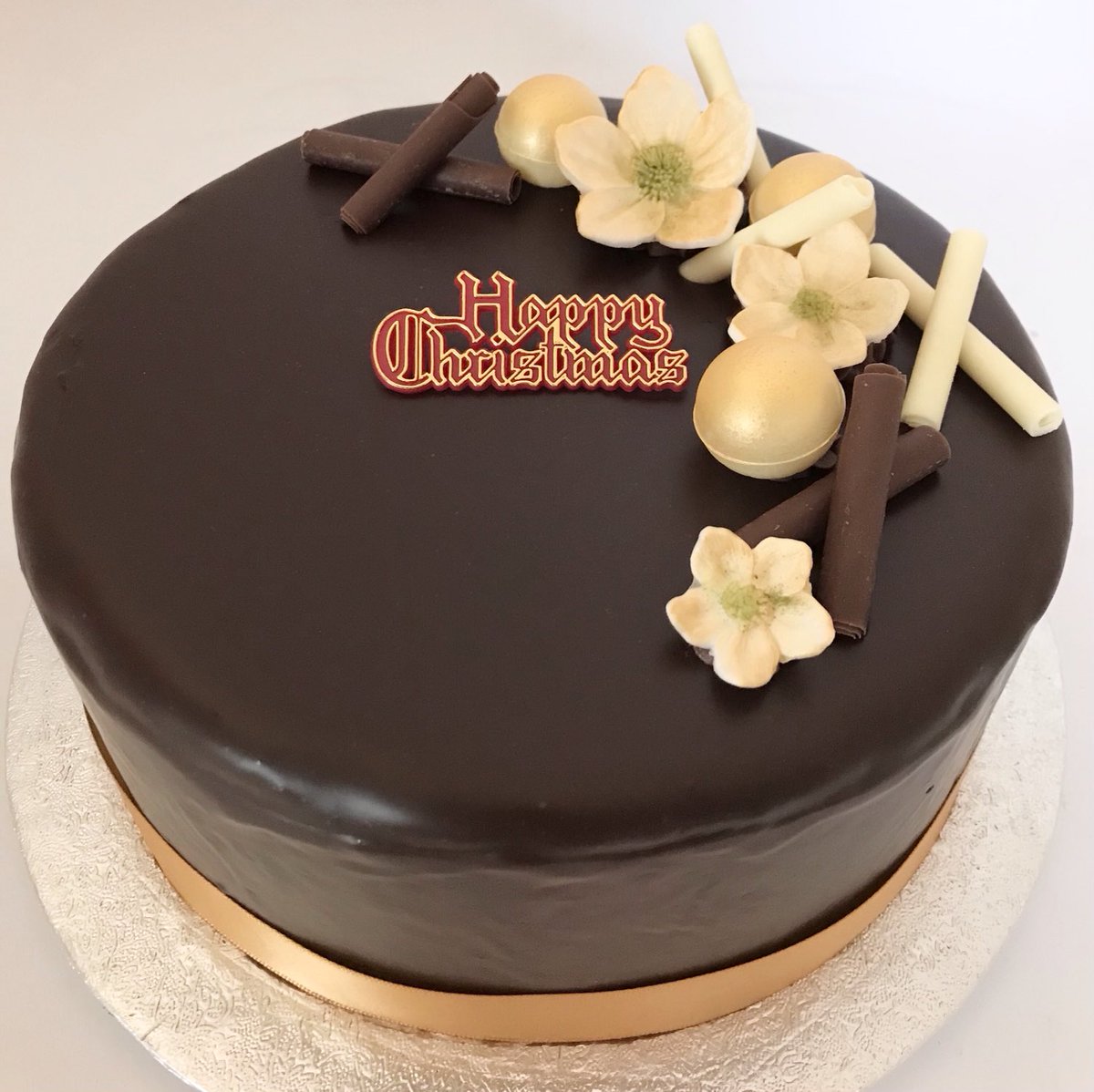 DanesBakery's tweet photo. 🎄🎅🏻Delicious chocolate Christmas treats for your family to enjoy or as a gift for friends !!🎄🎅🏻 Made to order #chocolatefudgecake #yulelogcake #chocolatebiscuitpudding #thedanesbakery https://t.co/M5y21Brtwy