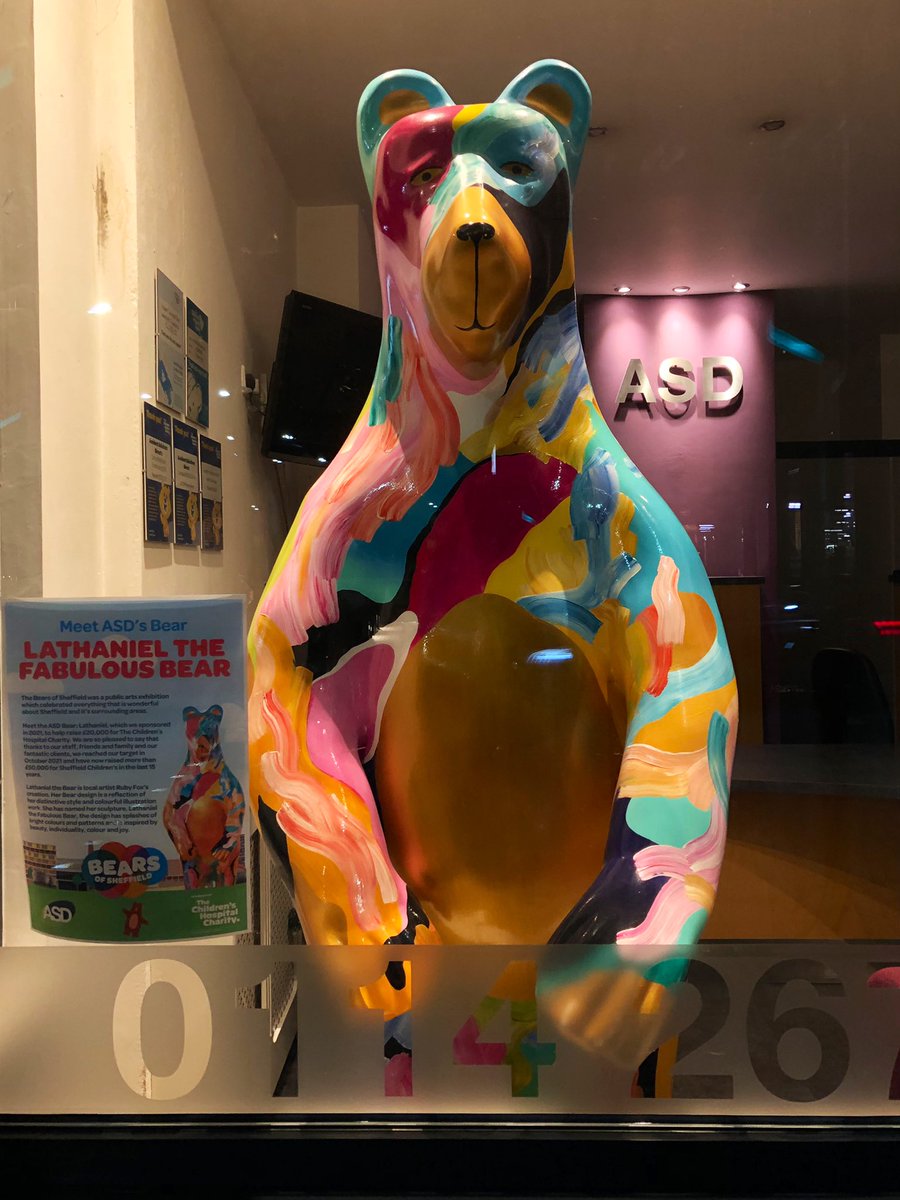 steelcitysnaps's tweet photo. The two @BearsofSheff on Ecclesall Road looking amazing at night! “Lathanial The Fabulous Bear” by Ruby Fox is at Accident Solicitors Direct, and Spencer (originally “Story Of A Steel Bear”) by David Mayne at @SpencersAgents and looks very festive 🐻 #BearsOfSheffield #Sheffield https://t.co/v6k3XmC1DG