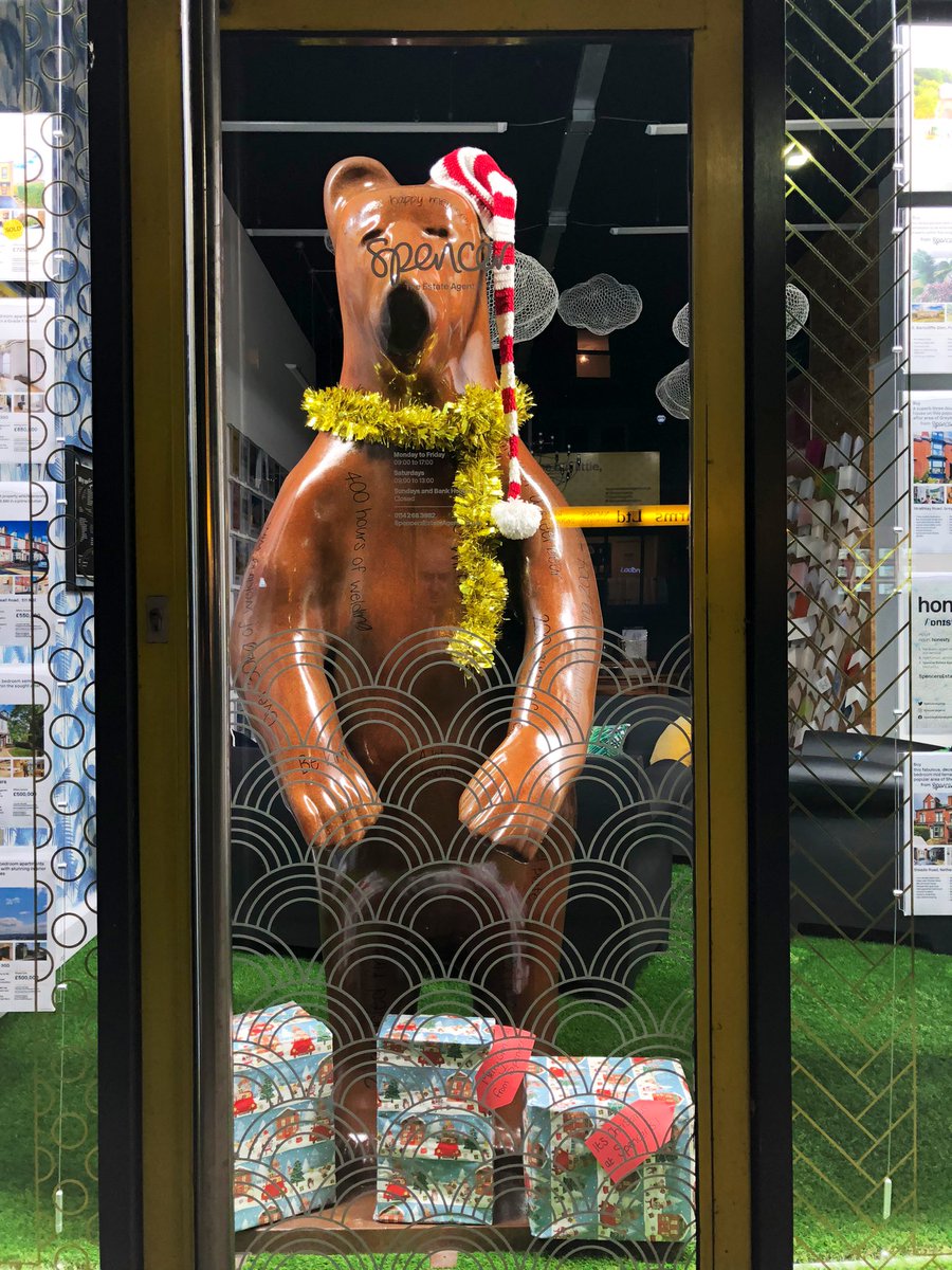 steelcitysnaps's tweet photo. The two @BearsofSheff on Ecclesall Road looking amazing at night! “Lathanial The Fabulous Bear” by Ruby Fox is at Accident Solicitors Direct, and Spencer (originally “Story Of A Steel Bear”) by David Mayne at @SpencersAgents and looks very festive 🐻 #BearsOfSheffield #Sheffield https://t.co/v6k3XmC1DG
