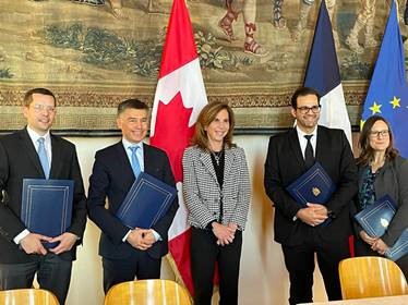 CIPO_Canada's tweet photo. Today we met with @INPIFrance 🇫🇷 to sign a new work plan and #Patent Prosecution Highway agreement in our first in-person meeting since the start of the pandemic!

We’re excited for our work together to contribute to high-quality and timely #IP services for our clients. https://t.co/nFMrQIrCOx