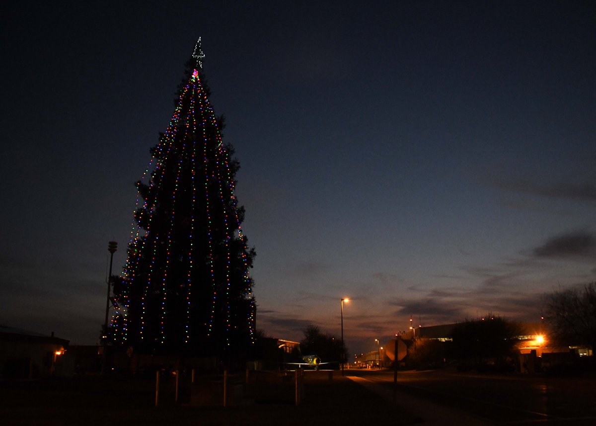 144thFW's tweet photo. 🎶 O Christmas Tree🎄✨

Don't forget it's drill weekend #TeamFresno! Finish the week strong and stay safe. 

#goGuard #join144 #FANG https://t.co/8jNAbn6O8R