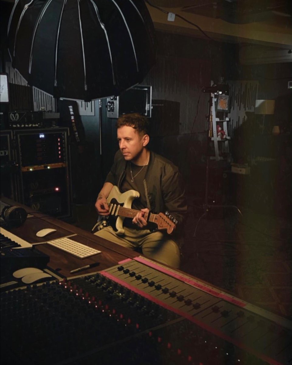 poyntersource's tweet photo. Yesterday Danny and Tom, not sure about Dougie and Harry, were at MTA Studios filming something with @DavidSpearing and George Maguire.
Not sure what this is about but it got us excited! @mcflymusic
#McFly #MTA #McFlyTotalAccess #TomFletcher #DannyJones #Flones https://t.co/qj67mdED75