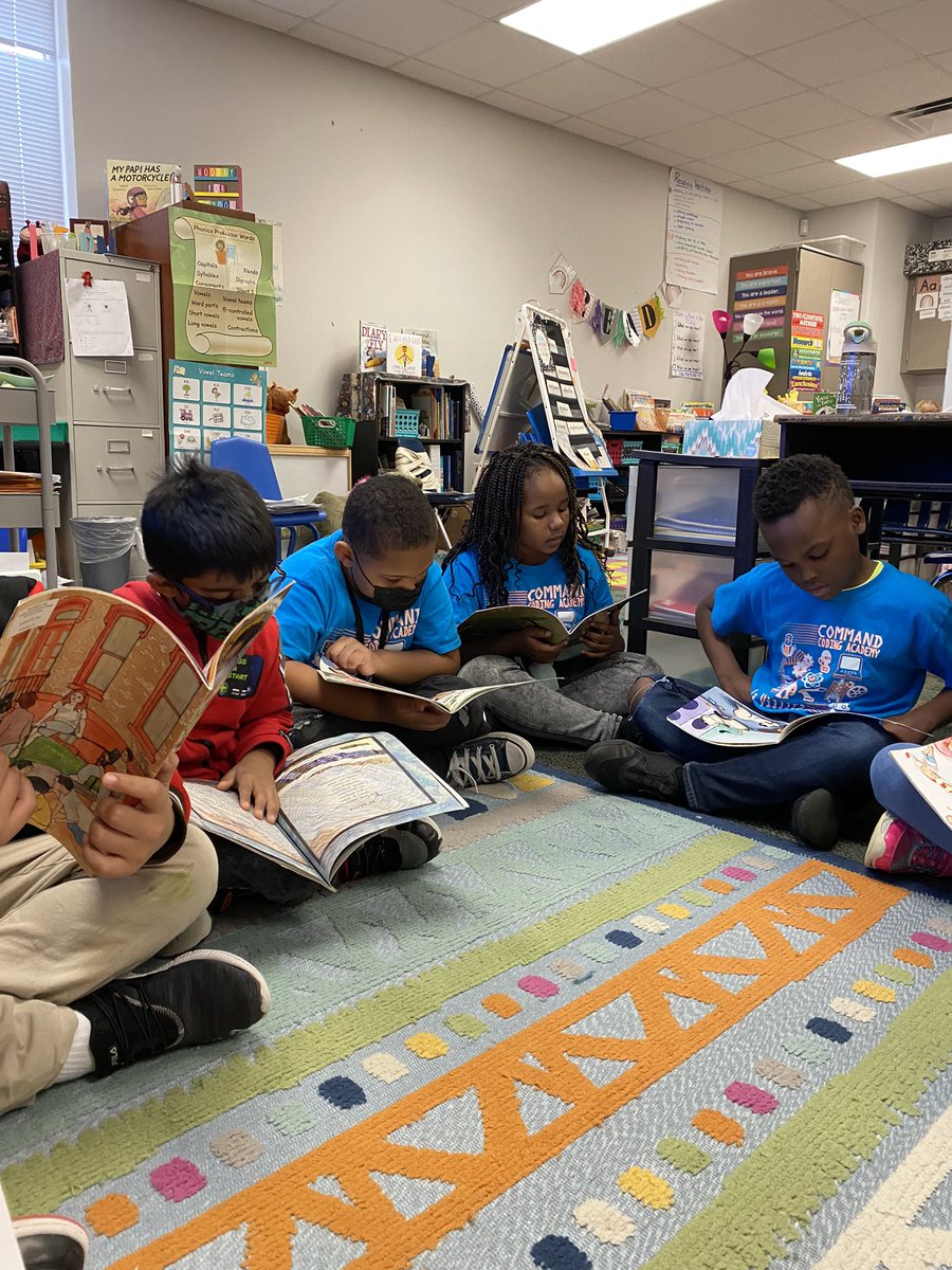 lav2nd's tweet photo. Introduction to poetry!!! Exploring poetry books https://t.co/cw2DrJYZKT