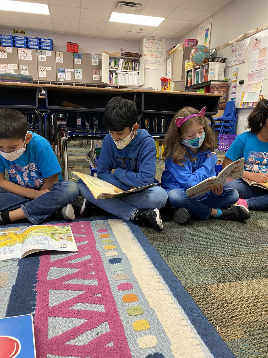 lav2nd's tweet photo. Introduction to poetry!!! Exploring poetry books https://t.co/cw2DrJYZKT