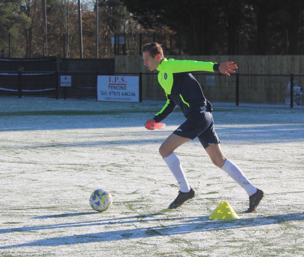 unitedselect's tweet photo. It was a cold one this week but the new @DeadSimpleAcc @unitedselect kit looked ๐ฅ Massive thankyou to them for sponsoring the new kit, more pics next week! #deadsimple https://t.co/EowqynfMs0