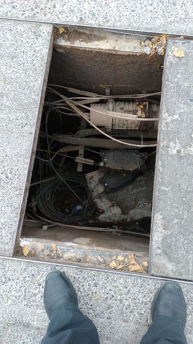 kayfavela's tweet photo. @TELMEXSoluciona @Telmex @TELMEXSoluciona  a ver cuando se dignan a tapar este registro.  Bvld. Enrique Felix Castro 997 desarrollo urbano tres ríos. Culiacan Sin. https://t.co/rKGNdcZyDp