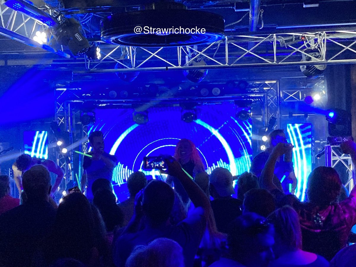 Strawrichocke's tweet photo. 💙Friday Vibes💙 https://t.co/QGaiKzLHvd