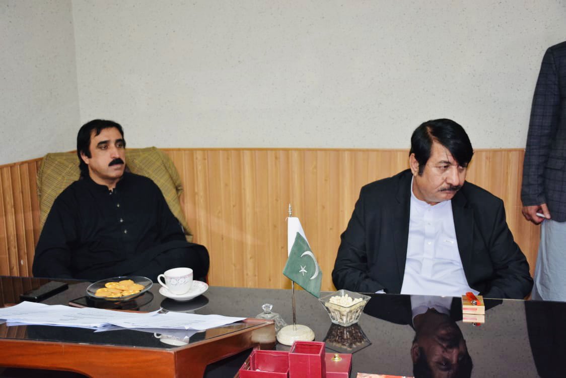 NaseebUllahdum2's tweet photo. کوئٹہ
صوبائی وزیر حاجی نورمحمد خان دومڑ صاحب سے سابق صوبائی وزیر ملک نعیم خان بازائی اُن کی چمبر میں ملاقات کررہے ہئں @malaknaeembazai https://t.co/ExgilOocZr