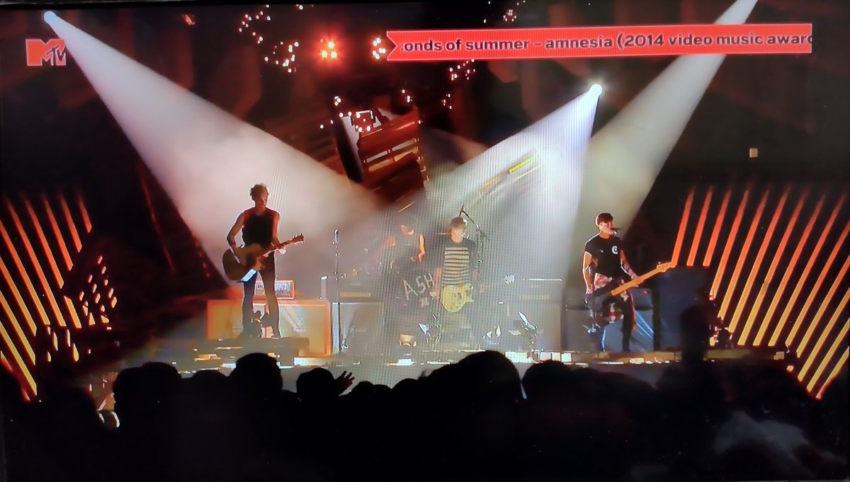 manucarrera_m's tweet photo. @MTVLAargentina LA PERFO DE LOS VMA 2014!!!! QUE HERMOSO!!!! 🥰😭🥰😭🥰😭🥰😭🥰😭🥰😭
#5SOS #MTVGuruMaster #5SOS2011 #5SOSThe10YearCelebrationShow https://t.co/X9mvRoHr9p