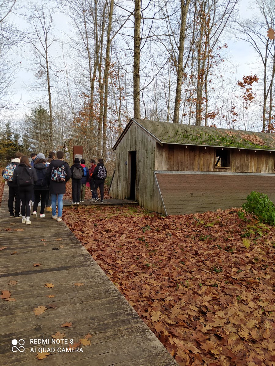 ClineLOPEZ9's tweet photo. Visite du camp de Gurs pour tous les élèves de 2nde GT du @victorduruy65. Camp de réfugiés construit pour répondre à l'arrivée de réfugiés Espagnol en 1939 puis utilisé jusqu'en 1945 pendant la seconde guerre mondiale.
#mémoire #laretirada https://t.co/kmNUGOC1JY