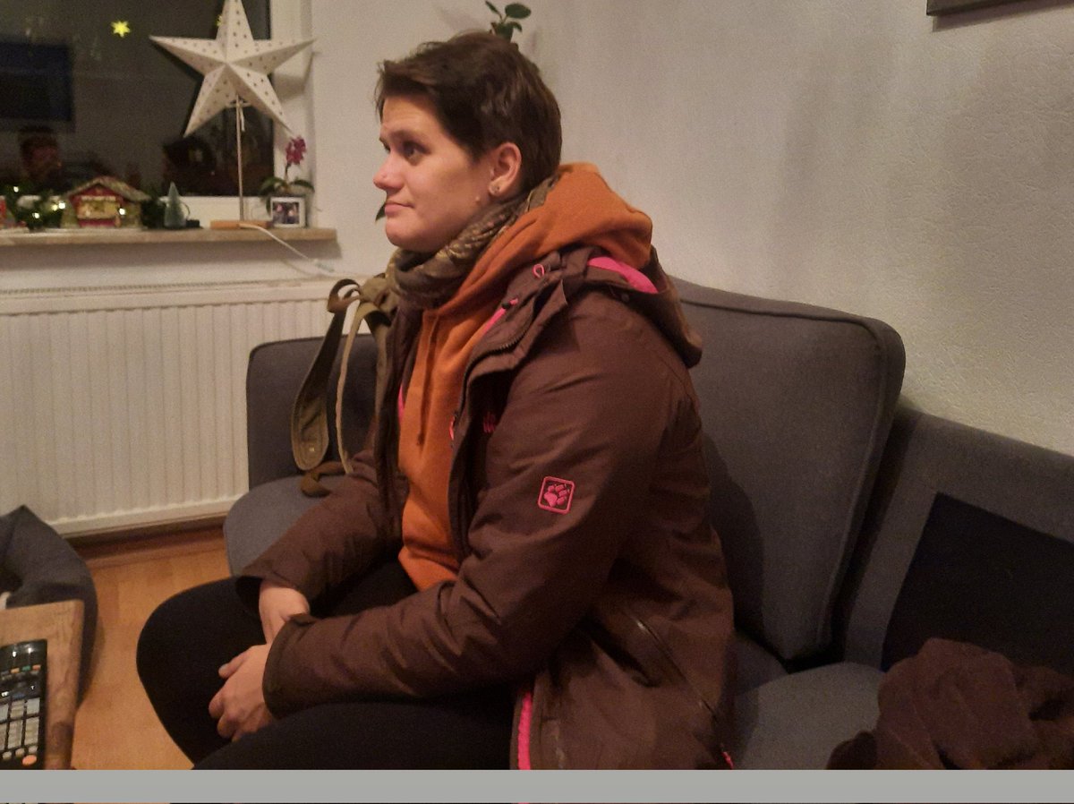 Ich, wie ich (noch in Jack und Büx!) auf der Couch sitze und weinen muss, weil Jörg Draeger Standing Ovations bekommt.

#gehaufsganze