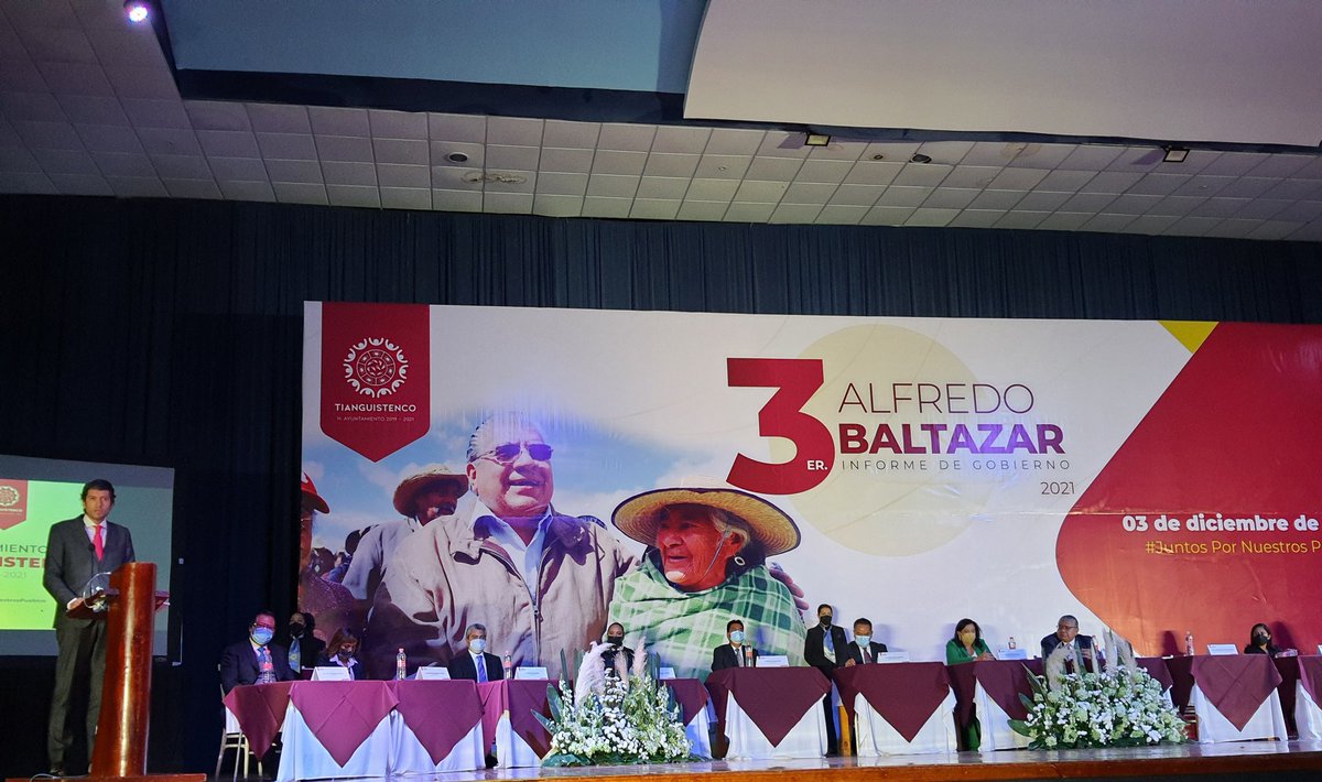 pepeozuna's tweet photo. En rep del Gob del #EdoMéx, Lic.@alfredodelmazo acudí al #3erInformedeLabores del PM de #Tianguistenco Alfredo Baltazar. Reconozco la disposición y compromiso mostrada durante una época de retos. Así como a su cabildo y equipos de trabajo por los logros obtenidos en estos 3 años https://t.co/7S52ksJyUj