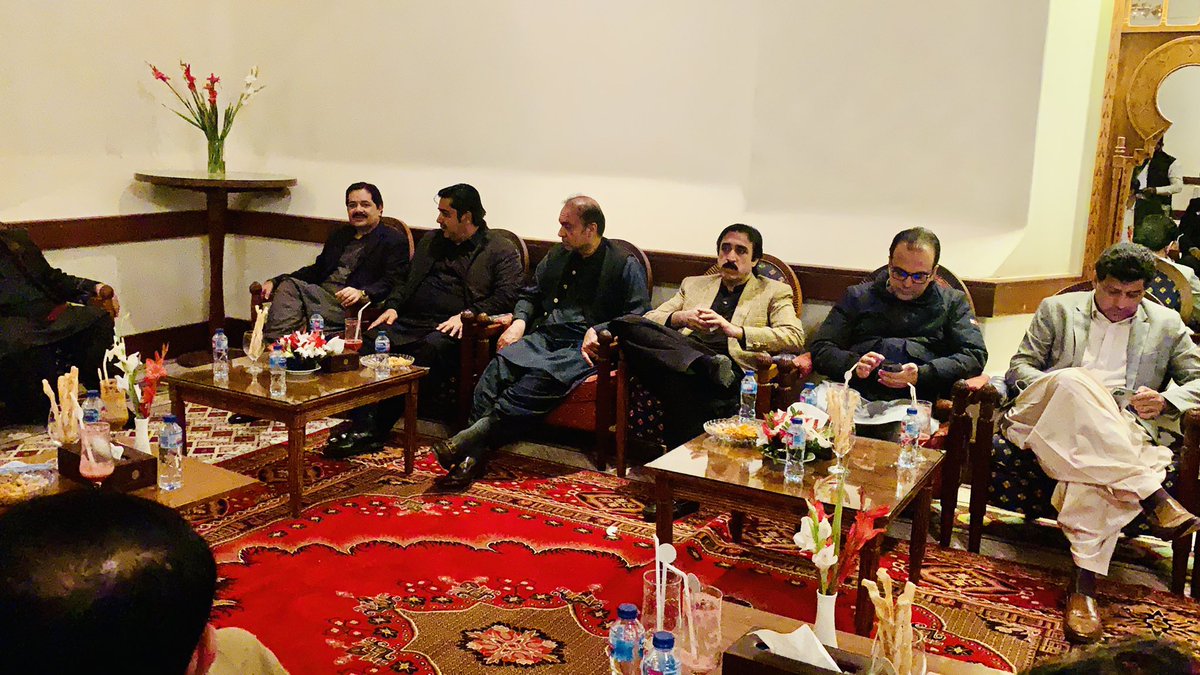 NaseebUllahdum2's tweet photo. کوئٹہ
صوبائی وزیر سردار صالح بھوتانی کے جانب سے سرینا ہوٹل میں گورنر بلوچستان سید ظہور آغا صوبائی وزیر خزانہ حاجی نورمحمد خان دومڑ صاحب چیف سیکریٹری بلوچستان اور دیگر صوبائی وزراہ و سیکرٹریز کے عزاز میں پُر تکلف عشائیے کا آہتمام کیا گیا https://t.co/vhkXfa3rO7