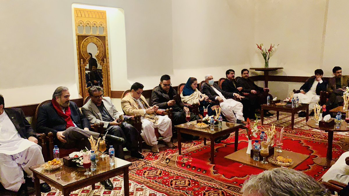 NaseebUllahdum2's tweet photo. کوئٹہ
صوبائی وزیر سردار صالح بھوتانی کے جانب سے سرینا ہوٹل میں گورنر بلوچستان سید ظہور آغا صوبائی وزیر خزانہ حاجی نورمحمد خان دومڑ صاحب چیف سیکریٹری بلوچستان اور دیگر صوبائی وزراہ و سیکرٹریز کے عزاز میں پُر تکلف عشائیے کا آہتمام کیا گیا https://t.co/vhkXfa3rO7