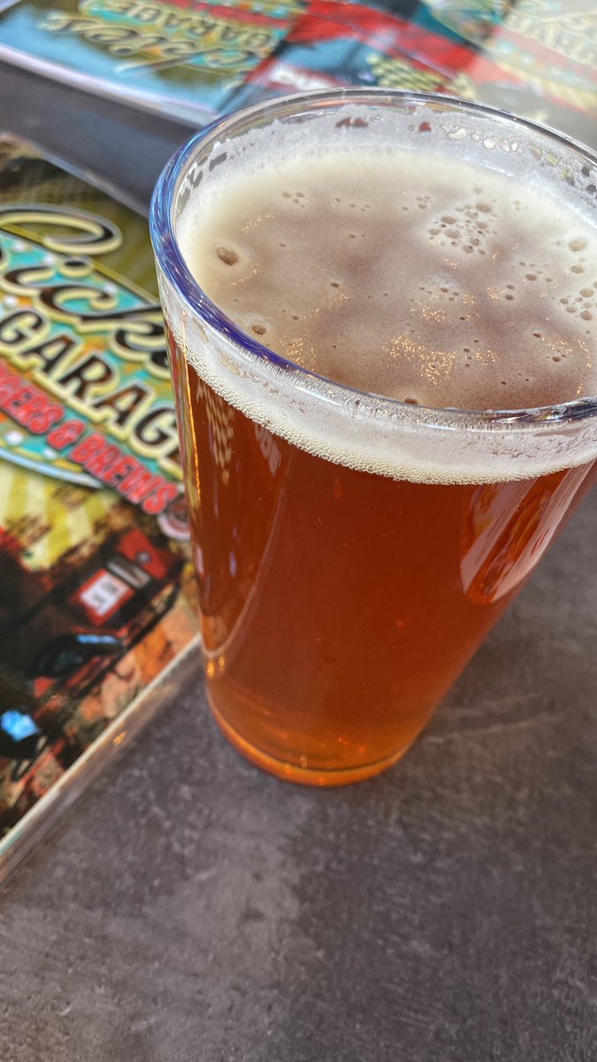 DeschutesBeer's tweet photo. Pre-game festivities have officially begun here in Vegas. #freshsqueezedipa https://t.co/2XNE2BZ2bY