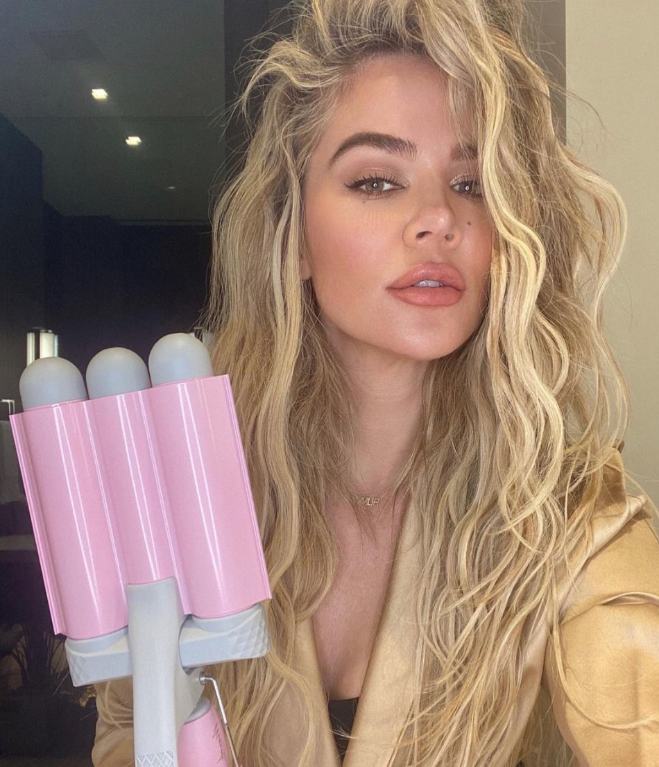 rubyhasservices's tweet photo. One of @rubyhasservices's fabulous clients #MermadeHair was just featured by @khloekardashian Awesome shoutout for an awesome brand! 😍 😍 😍
#kardashian #rubyhas #fulfillment #dtcbrand #hair #hairtrends #hairtools #hairstyles #hairaccessories #wavyhair #hairwaves #3pl #glamour https://t.co/TSXPlpcOwW