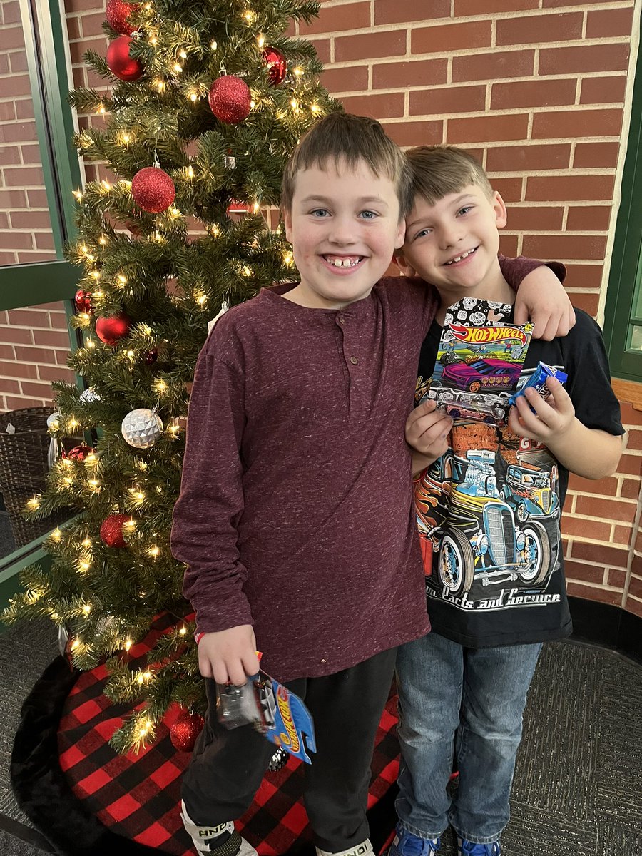 Tri_Principal's tweet photo. Gabe and Kolson were recognized today as being leaders in our school wide procedures this week! They showcased excellent hallway behaviors—being straight, silent, and using self control. #goodnewscall #lpselma https://t.co/66TgNrNsiU
