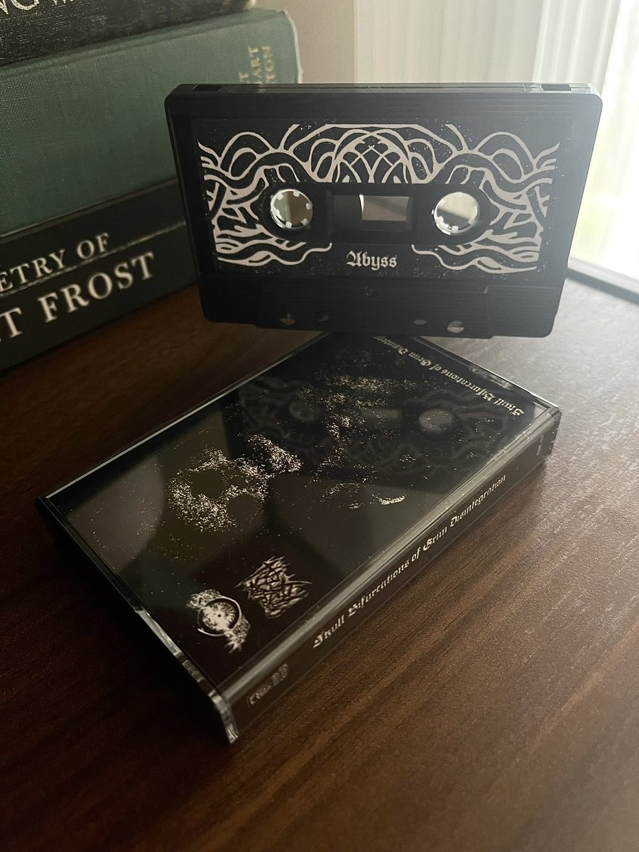 KyleHeb78017358's tweet photo. -Messiah in the Abyss / Oppressive Descent 

-Skull Bifurcations of Grim Disintegration 
#atmosphericblackmetal #melodicblackmetal #blackmetal #cassette https://t.co/s8iODMTLHk