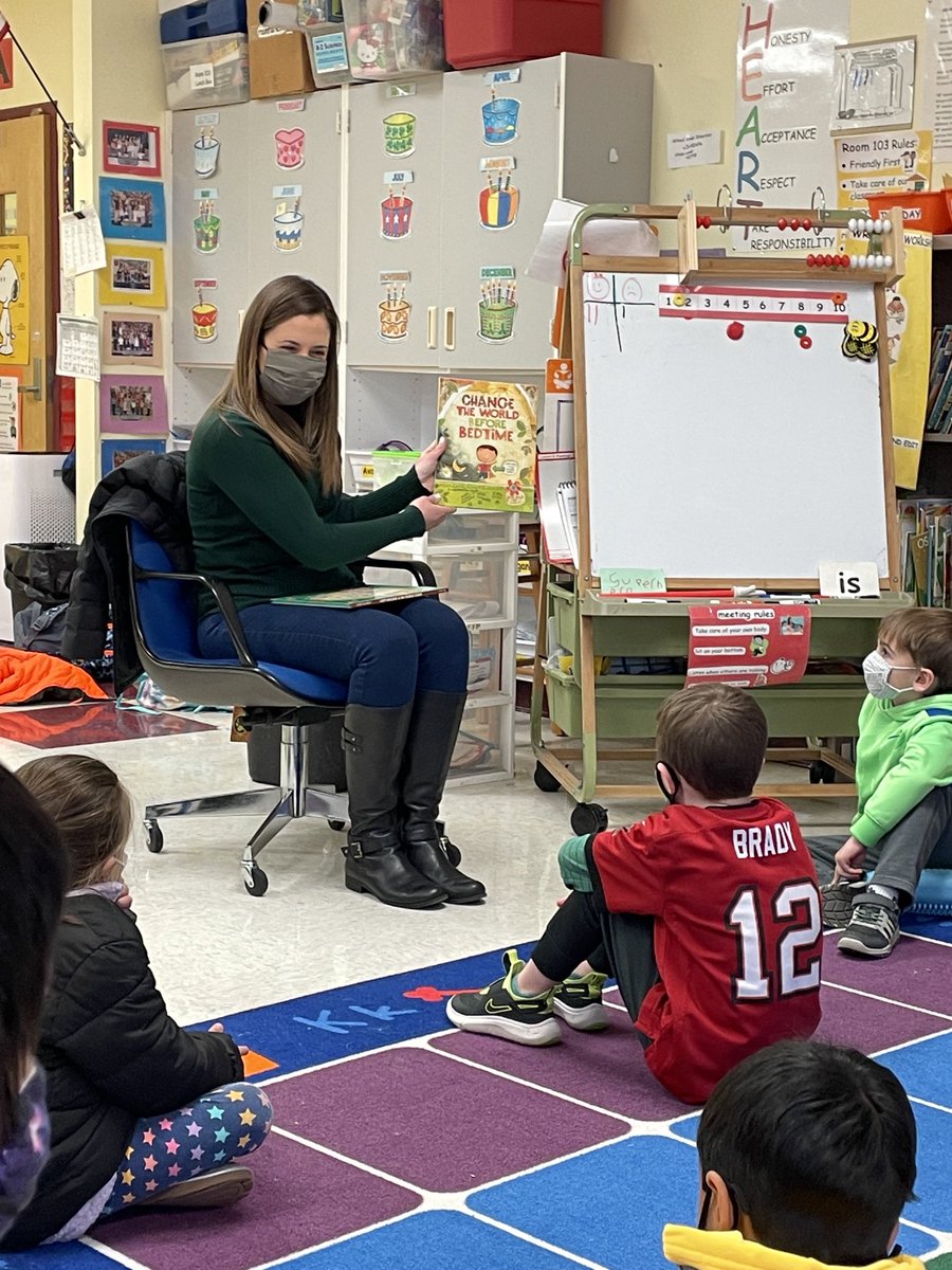 michellebarth2's tweet photo. Thank you Mrs Coulman for being our Mystery Reader!#shakeypride https://t.co/2FyCLsozh1