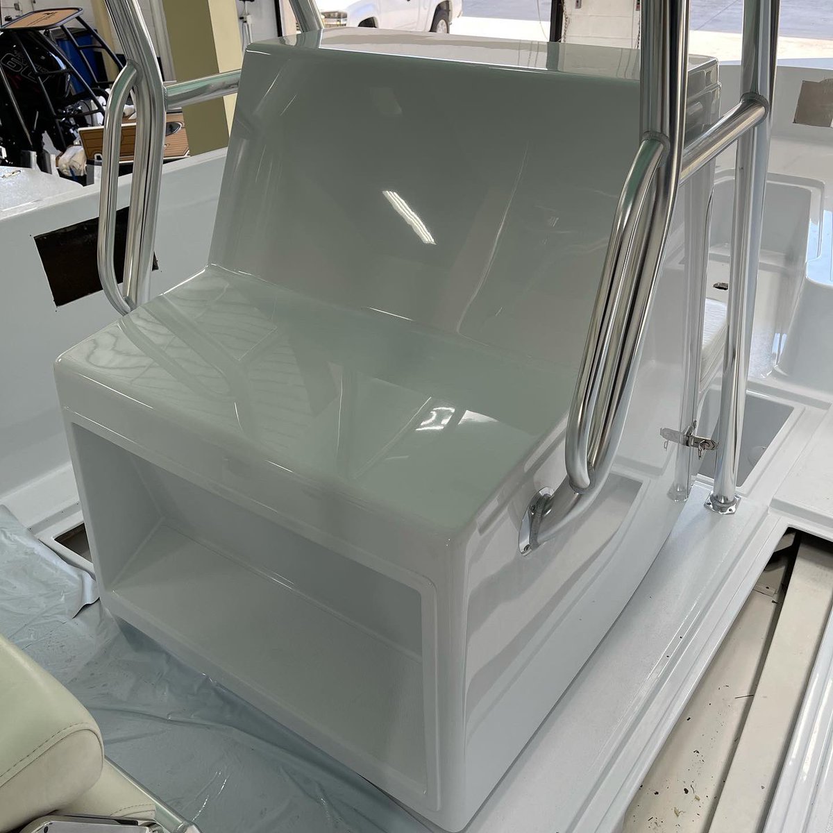 tworiversboats's tweet photo. Console, top, and jackplates are in on the Stamas project! π₯
β’
β’
β’
#tworiversboatworks #mercurymarine #mercuryoutboards #mercuryracing #stuartfl #stuartflorida #florida #treasurecoast #portsalerno #sewallspoint #jensenbeach #hutchinsonisland #fortpierce #verobeach #jupiterfl https://t.co/hdh8FlVN3F