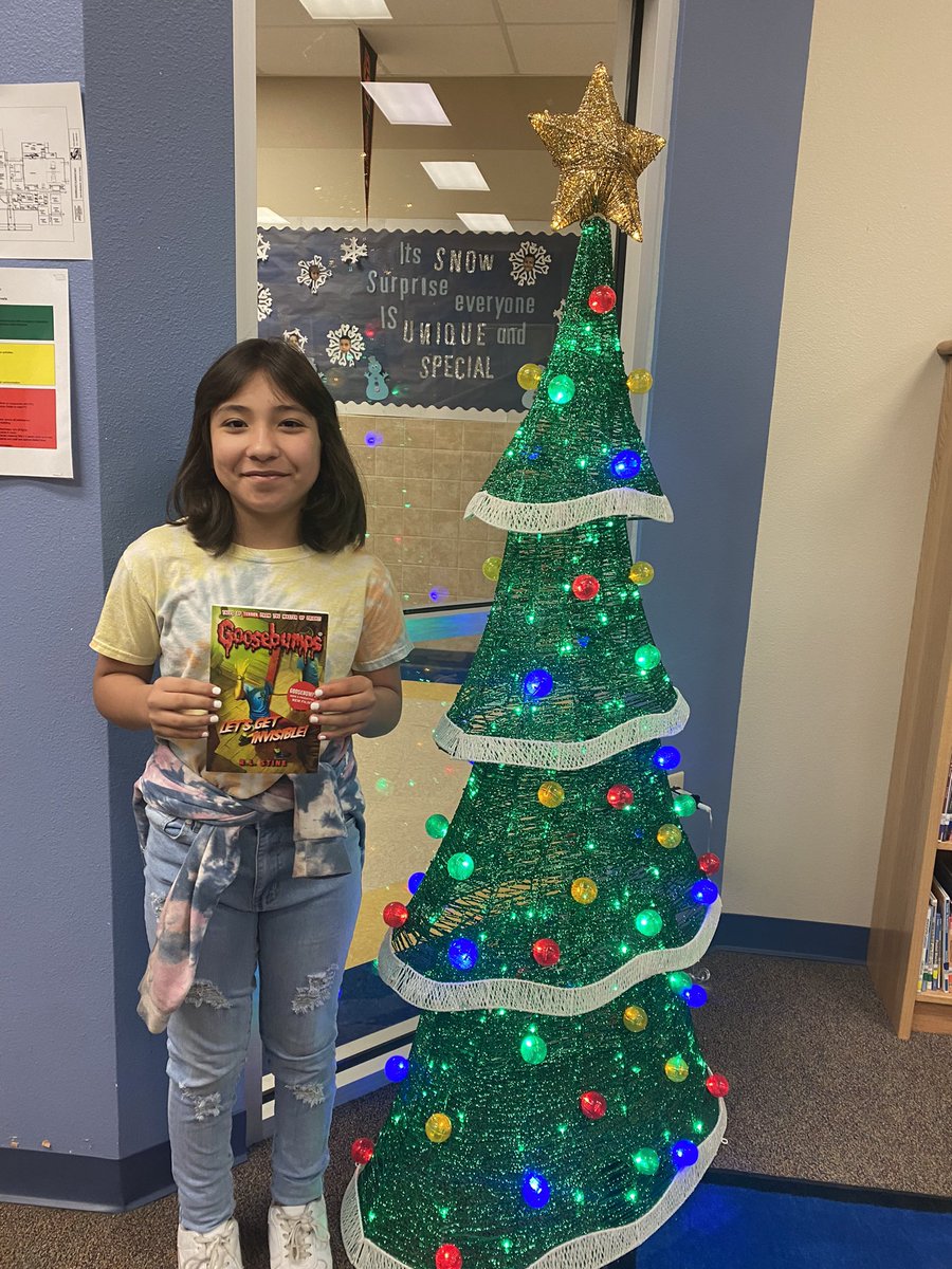 AggieLibrarian1's tweet photo. Another #12daysofreading recipient @RodriguezESISD @SeguinISD #seguinreads https://t.co/nJuYLBdvyL