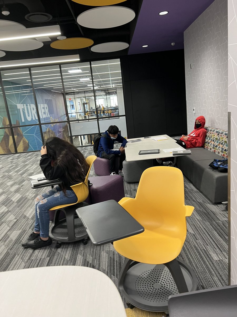 MsYunger's tweet photo. 7th hour wanted to change it up today so we took our quiz in the Grizzly Pod! Definitely will be out here again! 🙂#TMSComeTogether https://t.co/RcJJiMuI86