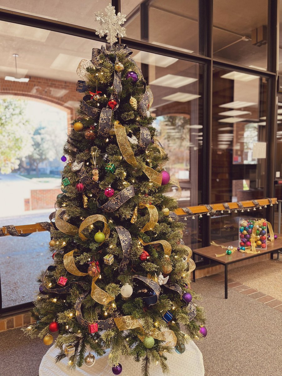 iDesignFelicia's tweet photo. #StMURattlers good luck on your finals! Come check out the Blume Christmas Tree on the 2nd floor if you need to take a break from studying. @StMarysU https://t.co/QnsfOHxVaG