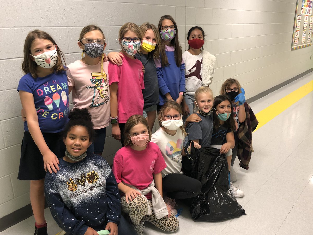 MsEsClassroom's tweet photo. I have the absolute best kids. Part of our kindness bingo this year is to clean up trash around school. They asked if they could spend their recess doing this. #soproud #fourthgrade @PortersNeck https://t.co/Gj2vreCRKr