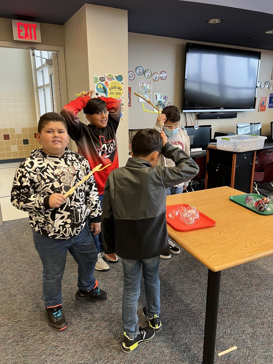 EmilyPaine9's tweet photo. Reindeer Relay today in the library!! #makerspace #avcato #library @WaserLibrarian https://t.co/U0kMI1MWT7