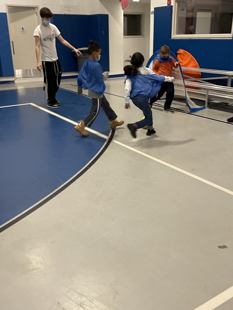HudsonGuild's tweet photo. Students from Avenues New York volunteered their time at our Elliott Center to run a soccer clinic with our K-8 kids where they learned soccer skills and played scrimmages!
#hudsonguild #k8ys #youthservices #avenuesnewyork https://t.co/9Zs8zdaKkr