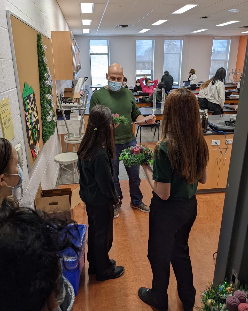 SJMP_TCDSB's tweet photo. Ms. Sacchetti’s Gr. 9 Religion finished and delivered the Advent wreaths they made. Each wreath was accompanied by 4 prayers and a brochure. Great job everyone! @TCDSB https://t.co/Pr1npPRu2K