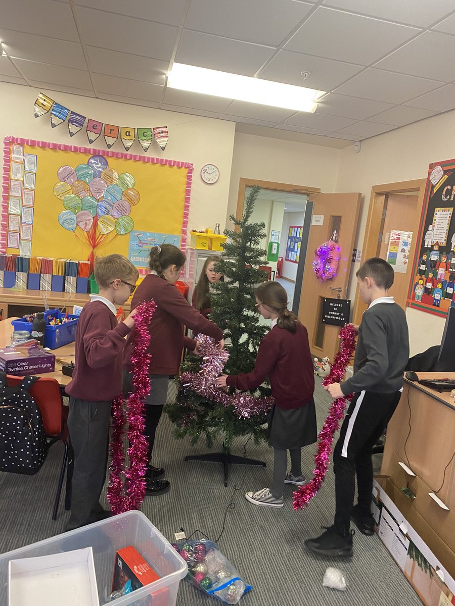 StMichaelsMissD's tweet photo. It’s beginning to look a lot like Christmas 🎄 Primary 6 had great fun decorating the classroom and putting up the tree. They did a great job 👏🏻 #christmas #teamwork https://t.co/kH0NoOeHZI