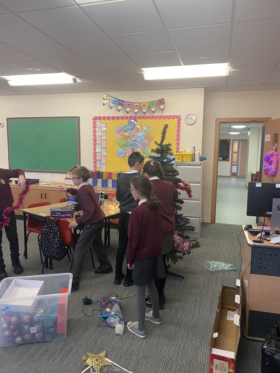 StMichaelsMissD's tweet photo. It’s beginning to look a lot like Christmas 🎄 Primary 6 had great fun decorating the classroom and putting up the tree. They did a great job 👏🏻 #christmas #teamwork https://t.co/kH0NoOeHZI