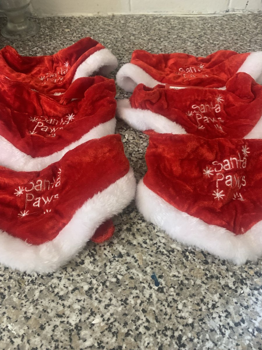 Almolka's tweet photo. Santas little helpers will be at @MerPolStHelens on 10th  Dec from 5.00 pm Tom Cunningham from CID has the details.14th Dec AM we will be at Smithdown lane @Gavlar7007 and PM we will be at new HQ Rosehill, if you want to book next year contact Tina cook we’re getting busy x https://t.co/aP6OX09RI5