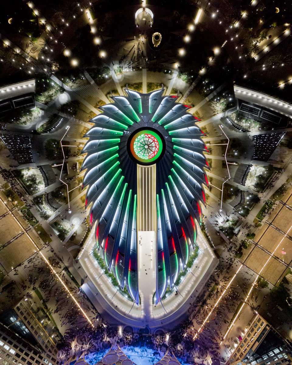 expocitydubai's tweet photo. The UAE pavilion brightened the night sky with the colors of the UAE flag in celebration of UAE's 50th National Day.
#Expo2020 #Dubai https://t.co/HaNNaIP5ez
